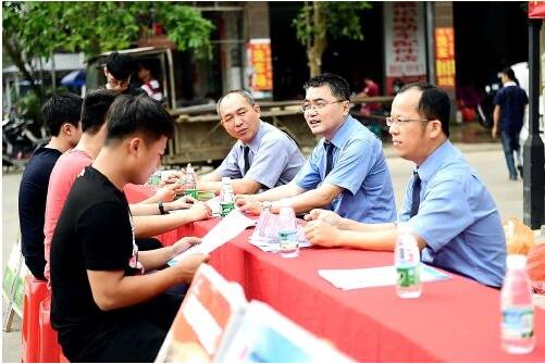 海南琼海检察院开展“民行检察职能”宣传活动