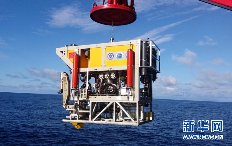 “海星6000”有缆遥控水下机器人下潜深度首破6000米