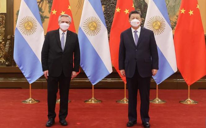 习近平会见阿根廷总统费尔南德斯
