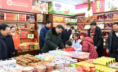 习近平春节前夕在天津看望慰问基层干部群众
