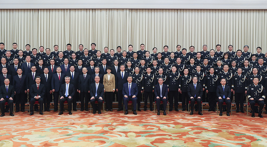 习近平会见全国公安工作会议代表