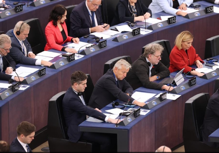 欧洲议会通过新一届欧委会名单