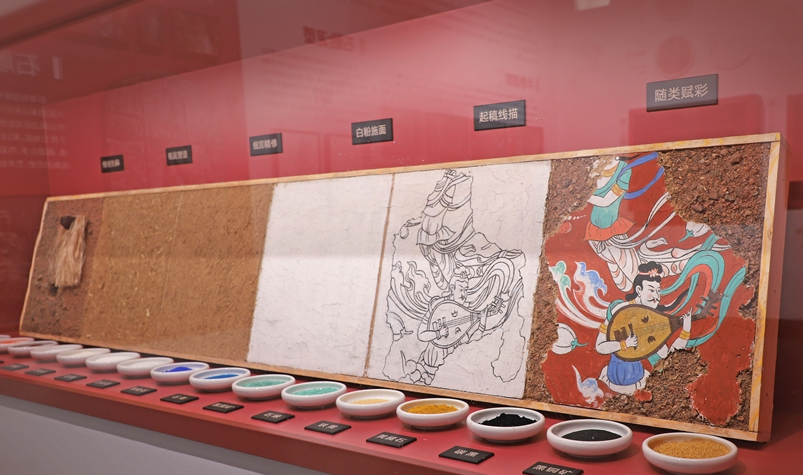 讲述“东方微笑”守护之路 麦积山石窟保护历程展启幕