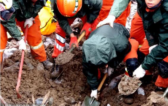 贵州纳雍山体崩塌灾害现场已致17人死亡尚有18人失