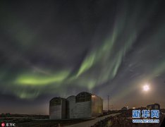北极光照亮冰岛上空 绿光浮动宛若幻境