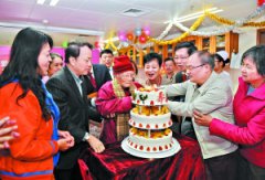 一沓发黄的处方纸 见证四十年医患情 
