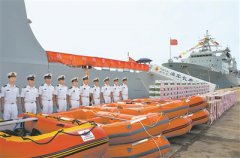 中国海军远航访问编队援助斯里兰卡洪涝