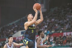 尤纳斯回忆当年中美篮球战 ＂每次来广州都能发现好苗子＂