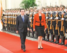 李克强同特雷莎·梅举行中英总理年度会晤 强调把握机遇，相向而行，推动中英关系在新的历史方位上加速前行；会谈后共同会见记者