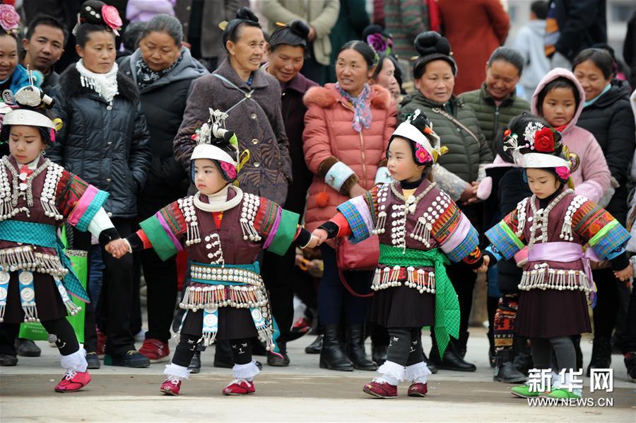 贵州凯里：芦笙舞步闹新春 