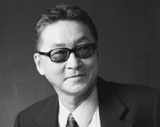 “在暗室里，我要自造光芒”