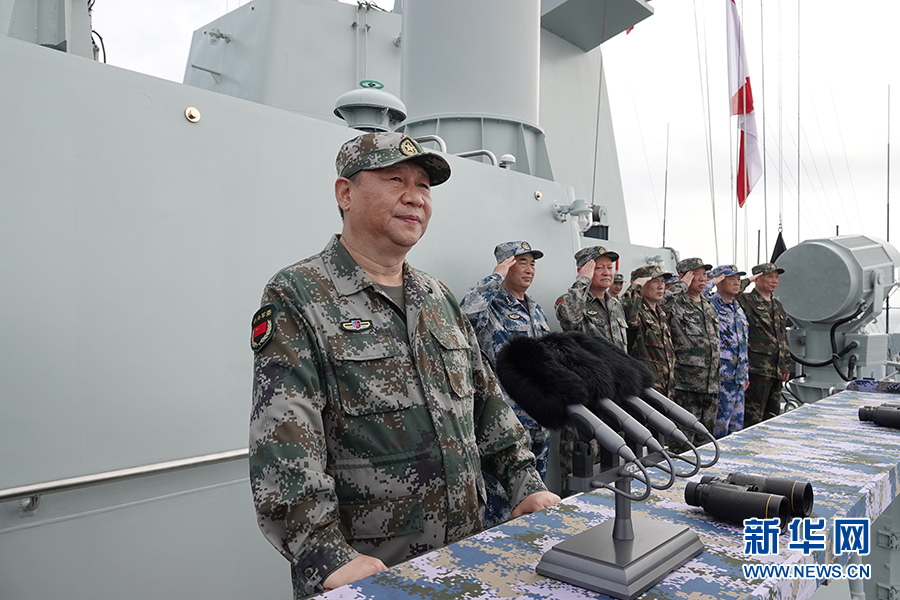 习近平出席南海海域海上阅兵