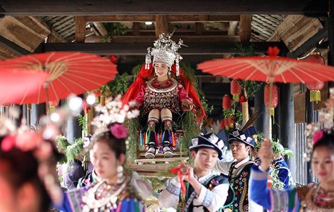 湖南：数万游客通道欢度侗族“情人节”