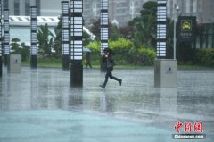 华南江南局地有降雨 东北大部气温将下降4～8℃