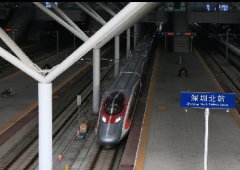 香港高铁首次开到深圳北站  广深港高铁开始跨境试运行
