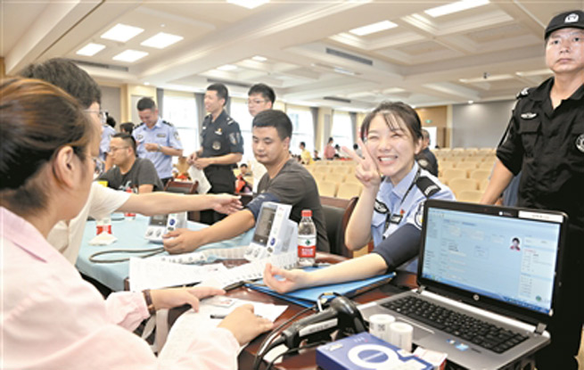 杭州女民警自制短视频揭秘诈骗套路