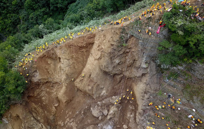 宝成铁路水害区段抢险工作仍在紧张进行