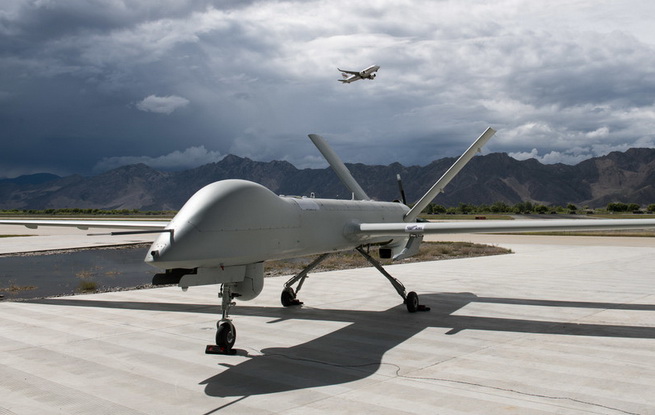 彩虹-4无人机在西南某高原机场进行飞行测试