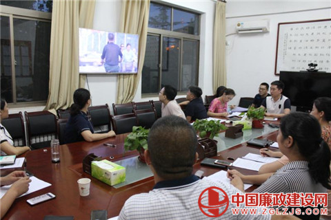 陕西：华阴市发改局组织观看警示教育片《蚁贪之害》