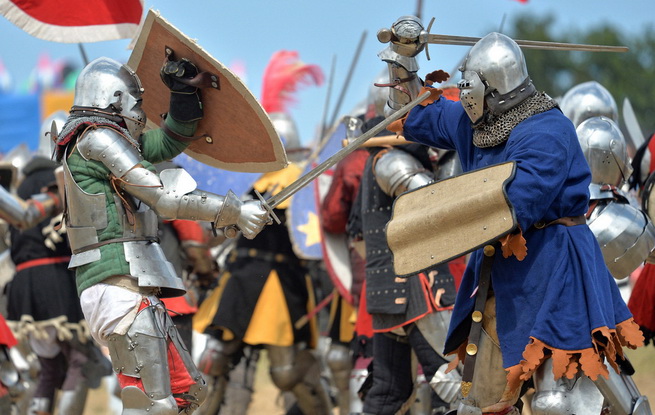 穿越既视感！波兰民众重演15世纪骑士大战