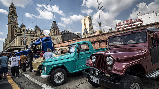 超百辆古董汽车在巴西圣保罗集会展出