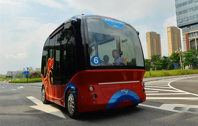 无人驾驶小型巴士亮相厦门