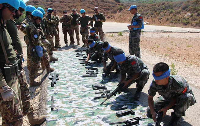 中意赴黎维和官兵联合开展应急防卫和医疗救援训练