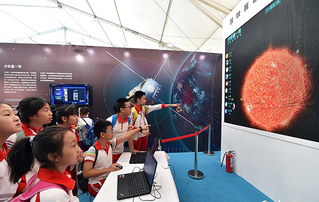 北京：科学嘉年华人潮涌动 参观者感受科技魅力