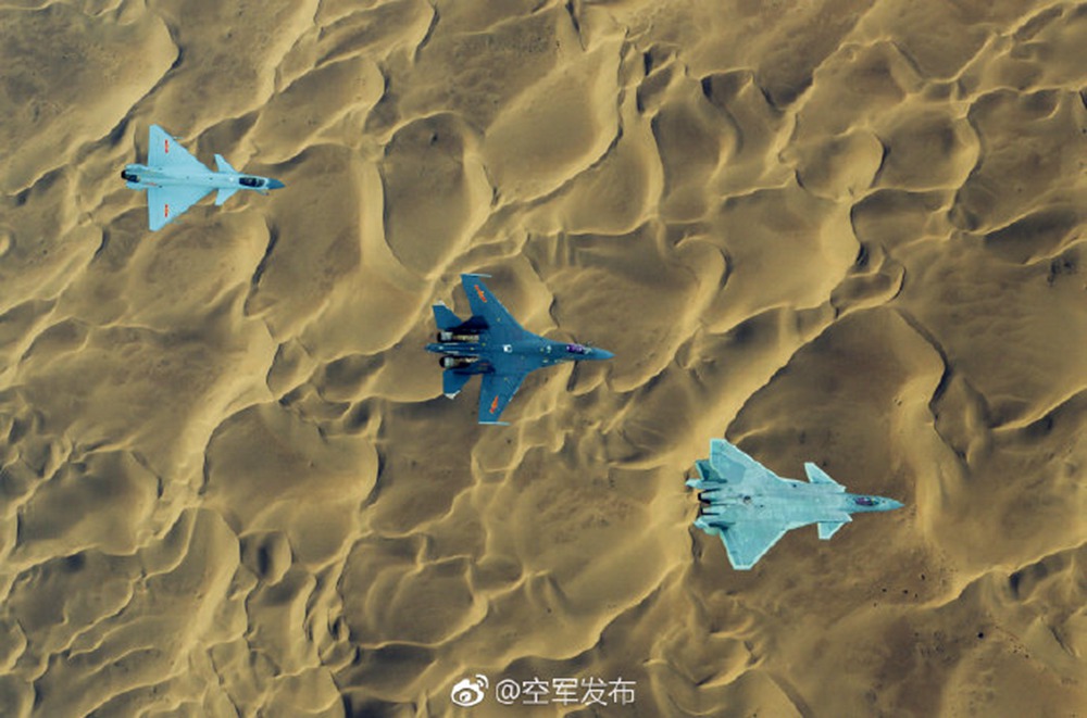 歼-10C、歼-16、歼-20同框（图片来源：中国空军官方微博）