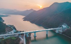 黄杭高铁开通运营 高铁沿线穿越7个5A级景区