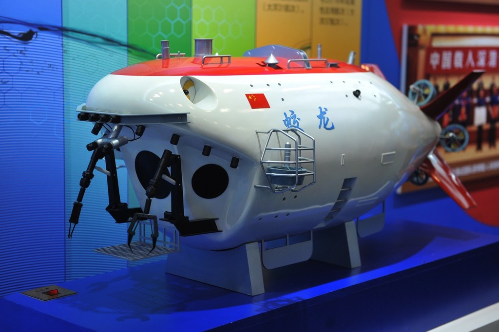 蛟龙号深海载人潜水器“升级换代”首次露面