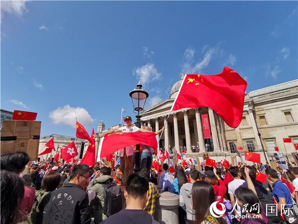 è±å½åä¾¨åäººåç±å½çå­¦çä¸¾è¡ç±é¦æ¸¯éä¼ 