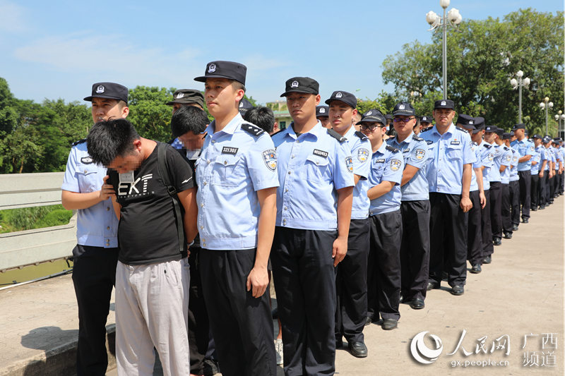 å¾ä¸ºè¶åè­¦æ¹åä¸­å½è­¦æ¹ç§»äº¤çç¯ç½ªå«çäºº