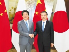 李克强同日本首相安倍晋三举行会谈