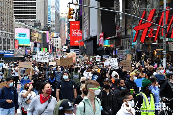 6æ1æ¥ï¼çº½çº¦æ¶ä»£å¹¿åºï¼æ°ä¼ä¸¾è¡åç§ææ­§è§æè®®ç¤ºå¨æ´»å¨ã  æå æ