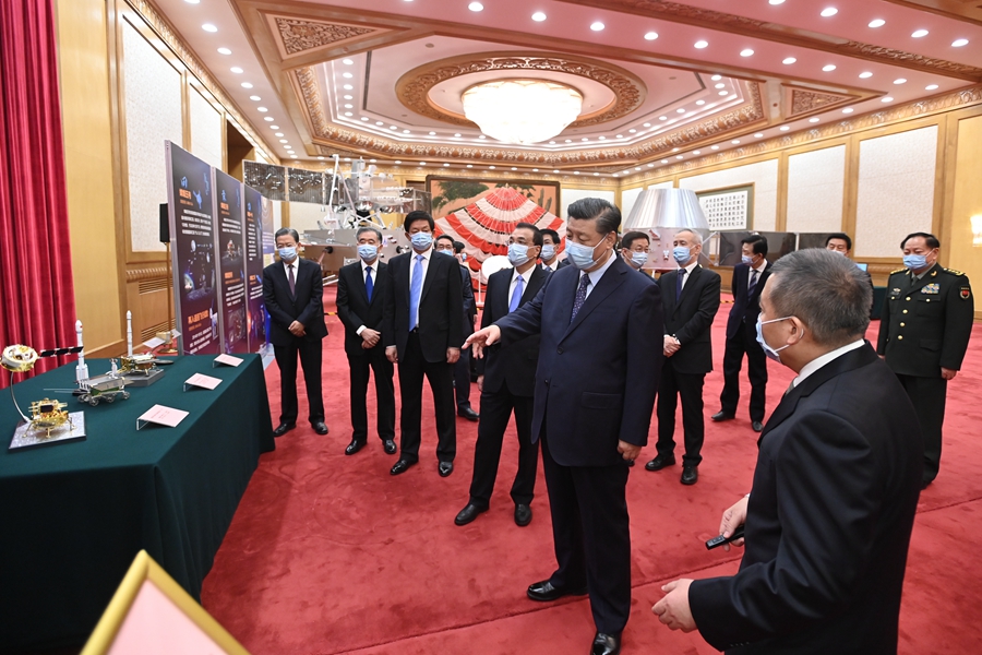 习近平等党和国家领导人会见探月工程嫦娥五号任务参研参试人员代表并参观月球样品和探月工程成果展览